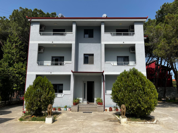 Others 5, Canary Hotel, Kavajës