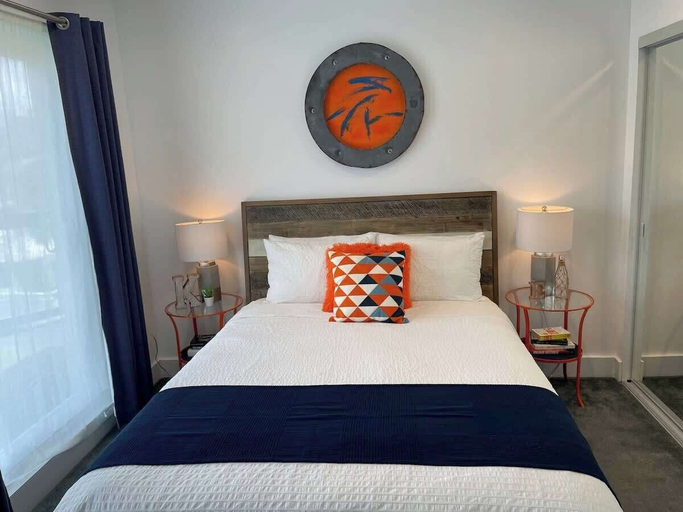 Room 2, Orange Dream in the Sky, Broward