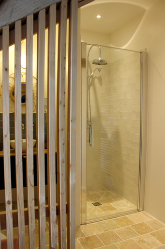 Bathroom 3, Le Domaine de Passy, Nièvre