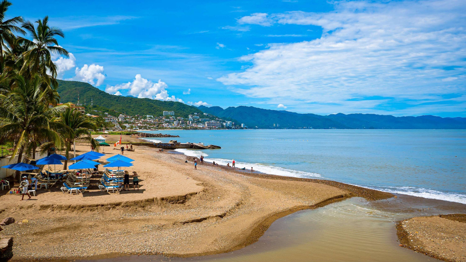 Room 3, Oceanfront 1BR With Balcony - Sea View Pools, Puerto Vallarta
