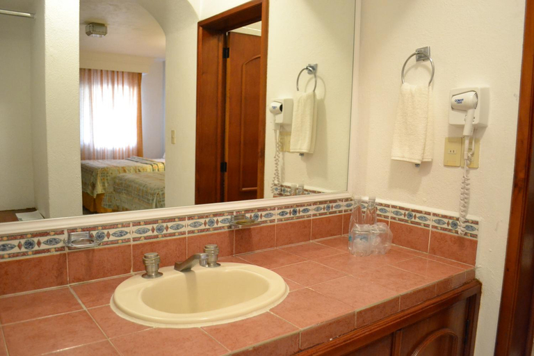 Bathroom 4, Maria Isabel Colima, Colima
