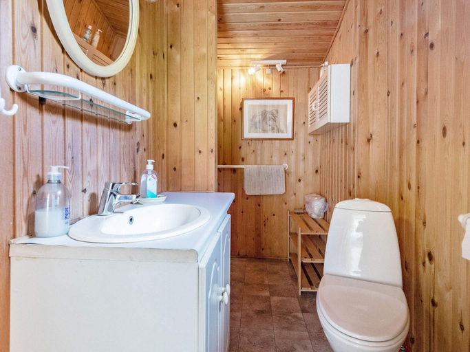 Bathroom 4, 4 Person Holiday Home in Mesinge-by Traum, Kerteminde
