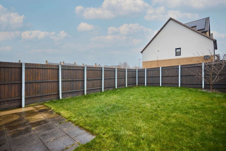 Room 5, Host Stay Chippenham Close, Northamptonshire