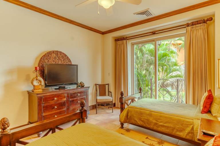 Room 3, CR Luxury Montebello 1D 3 Bdrm, Garabito