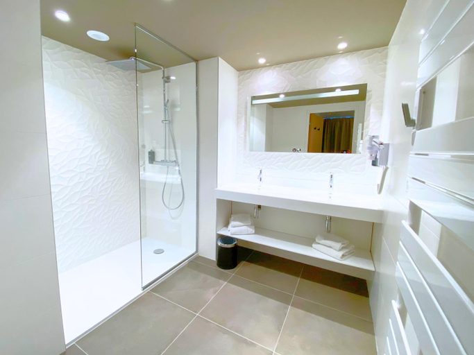 Bathroom 3, Brit Hotel Du Parc - Fougeres, Ille-et-Vilaine