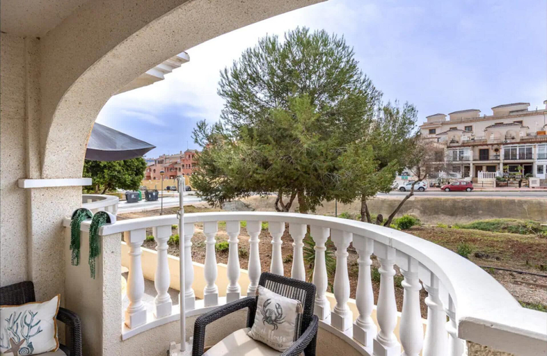 Property grounds 5, Orihuela Costa, Sleeps 6 With Roof Terrace & Pool, Alicante
