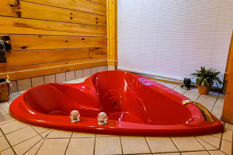 Room 5, Cozy Cabin w Game Room hot tub Creek, Sevier