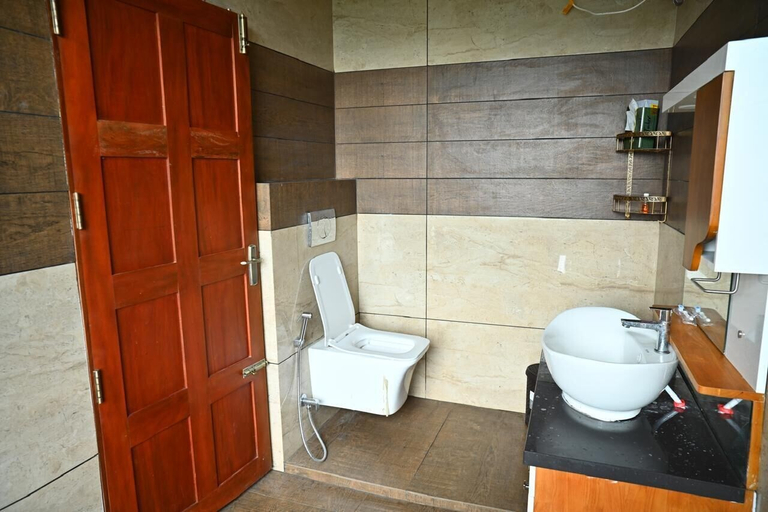 Bathroom 3, Elysian Fields, Idukki