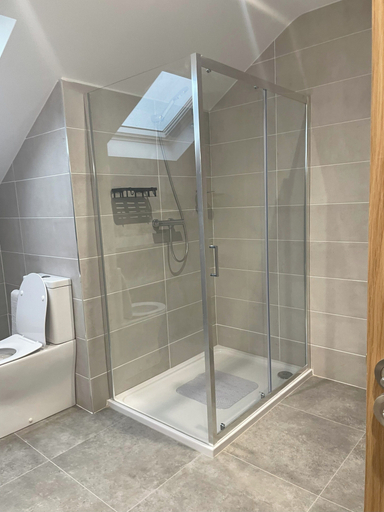 Bathroom 5, Rosie's Bar Apartment -