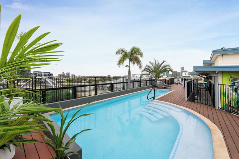 Sport & Beauty 2, YHA Brisbane City, Brisbane