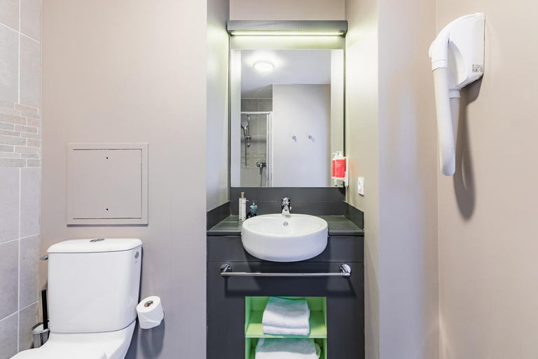 Bathroom 4, Appart'City Confort Le Bourget - Aéroport, Seine-Saint-Denis