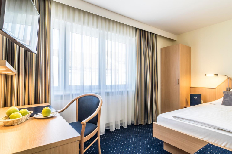 Bedroom 3, Hotel Garni Oberrhein, Lörrach