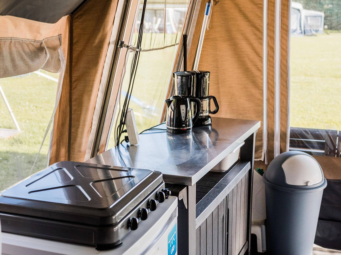 Private kitchen 4, Lakefront Glamping w/ Pets, Vosges