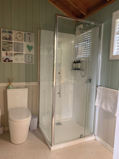 Bathroom 4, Hazelcreek Cottages, West Tamar - Pt B