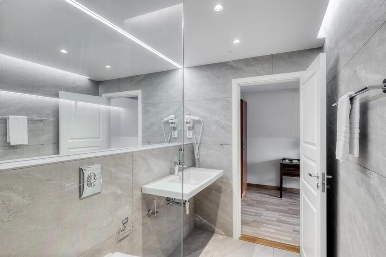 Bathroom 4, Tyssedal Hotel, Odda