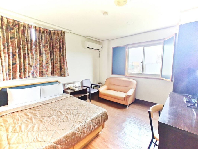 Bedroom 4, ROYAL BUSINESS HOTEL, Nantou