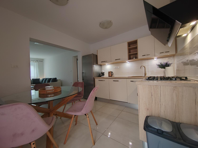 Kitchen 2, Apartments and pool Luminous, Pula