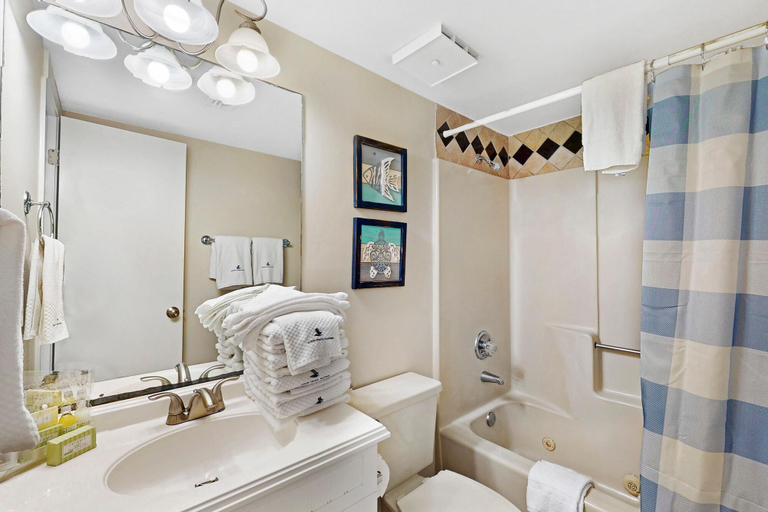 Bathroom 3, Lei Lani 305t, Escambia
