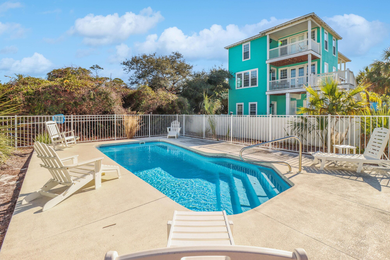 Sport & Beauty 4, Sea Breeze Manor, Gulf