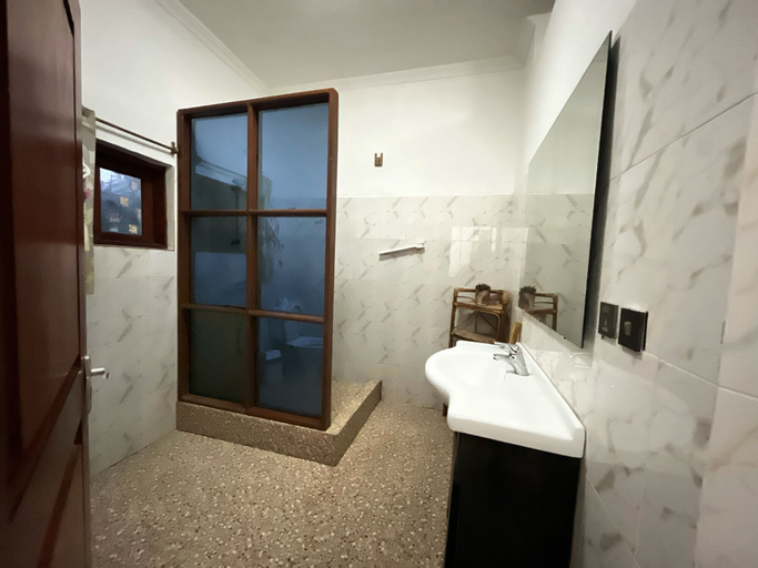Bathroom, Veivaag Lodge, Shama Ahanta East