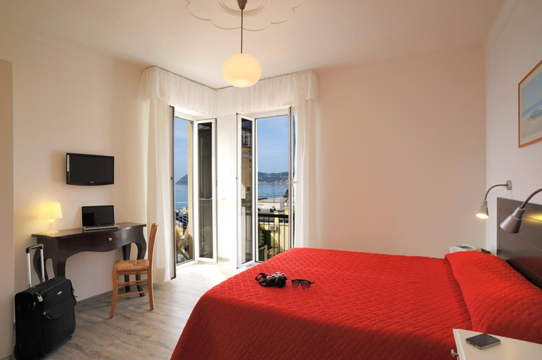 Bedroom 3, Hotel Tirreno, Savona