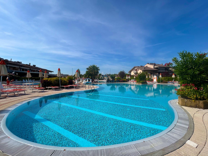 Others 3, Perla Apartment - 3 piscine e un bar - Desenzano, Brescia