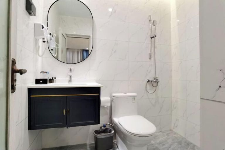 Bathroom 3, Wuyang Hotel (Danzhou Bus Station), Hainan