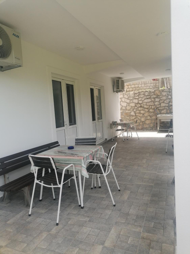 Others 4, Apartments Ivana