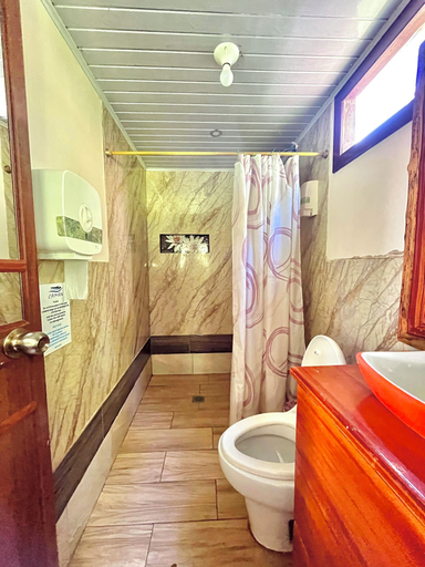 Bathroom 4, Caiman Eco Lodge, Putumayo
