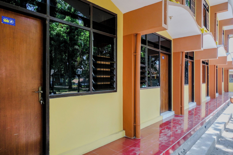 Exterior & Views 2, OYO 1342 Uniga Malang Family Residence, Malang