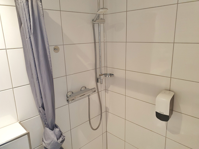 Bathroom 9