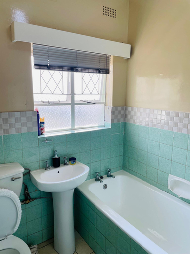 Room 5, Immaculate Home in Avondale West - 2166, Harare
