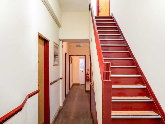 Others 4, Lovely Studio in London With Patio, London