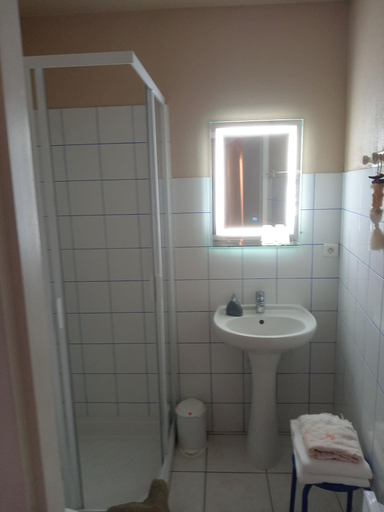 Bathroom 5, Ferme Le Grand Cordy, Drôme