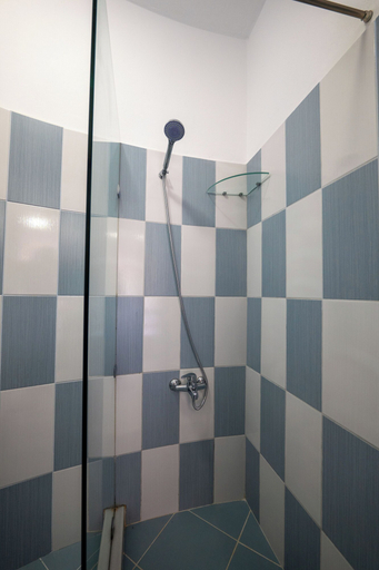 Bathroom 3, Hotel Mariksel, Sarandës