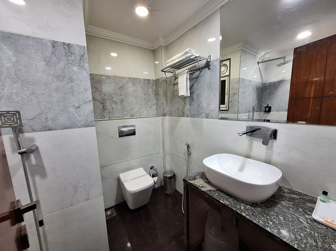 Bathroom 4, L N Hotels and Resorts, Bhopal