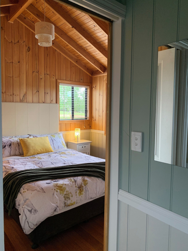 Bedroom, Hazelcreek Cottages, West Tamar - Pt B