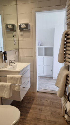 Bathroom 2, Akzent Hotel Strandhalle, Schleswig-Flensburg