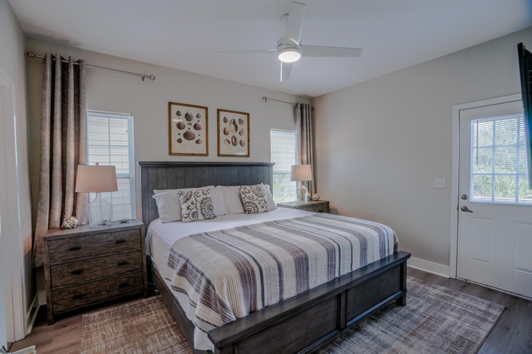 Bedroom, Ocean Antics, Walton