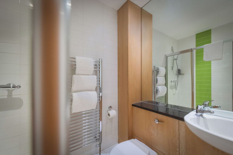 Bathroom 4, Brennan Court Guest Accommodation