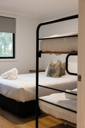Bedroom 3, Pokolbin Cottages, Singleton