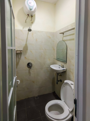 Bathroom, Balmoral House Ambarukmo, Sleman