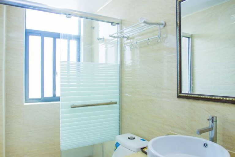 Bathroom 3, Caiyuan Bihai Yuntian Hotel, Zhoushan
