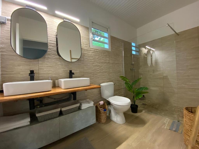 Shower 3, Villa Cannelle -charmante et tout confort, La Trinité