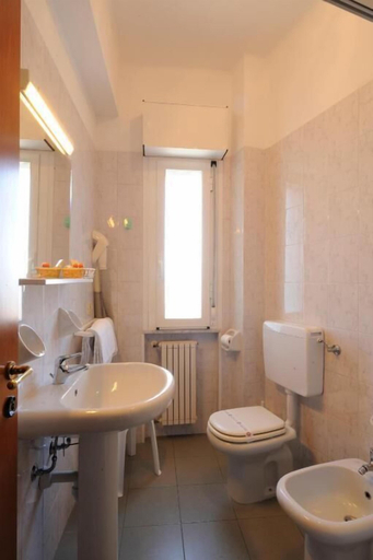 Bedroom 3, Hotel Tritone, Savona