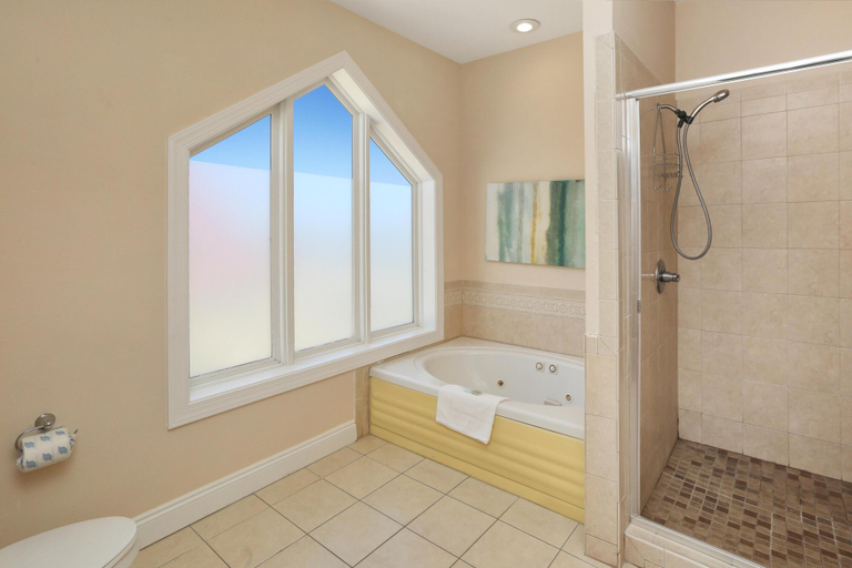 Bathroom 3, Five on the Beach, Gulf
