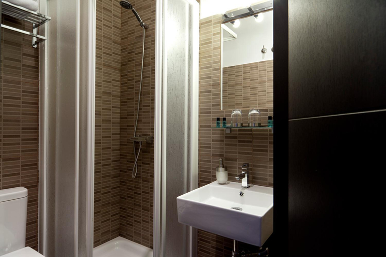 Bathroom 3, THC Hostal Latina, Madrid