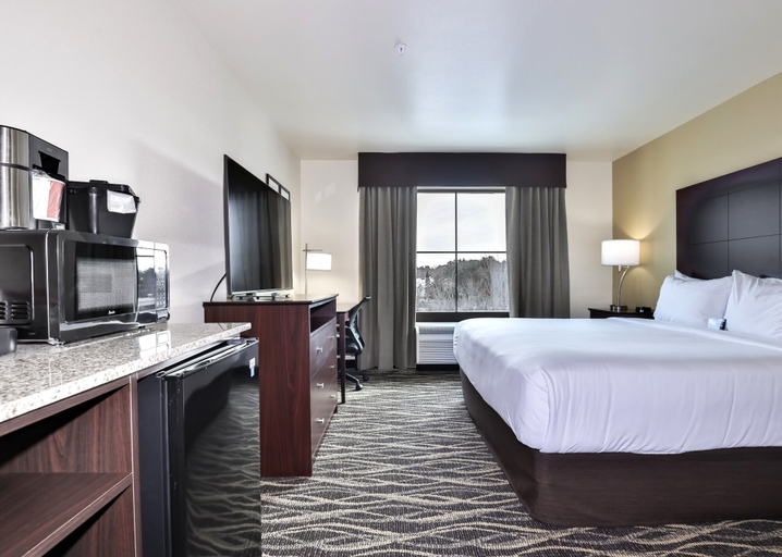 Bedroom 3, Cobblestone Hotel & Suites - Rhinelander, Oneida