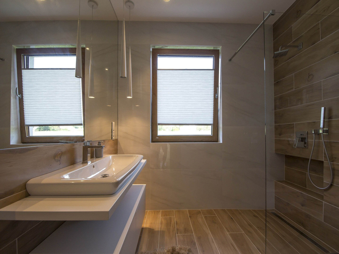 Bathroom 4, Spacious Villa in Cisownica With Terrace, Cieszyn