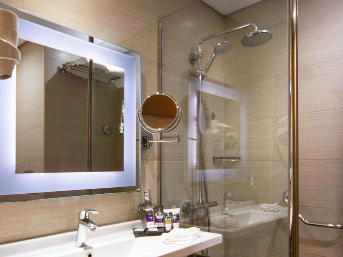 Bathroom 14